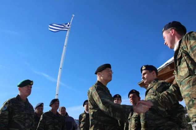 Φυλάκιο Βροντερού σε υψόμετρο 1.100 μέτρων: Αιφνιδιαστική επίσκεψη του Αρχηγού της ΓΕΣ – (Εικόνες)